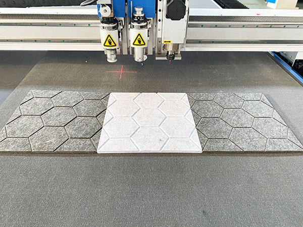 D&eacute;coupeuse oscillante de couteau d'isolation de panneau acoustique de polyester d'ANIMAL FAMILIER